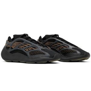 Brand New with box Clay Brown Yeezy 700 v3, Men’s 9.5